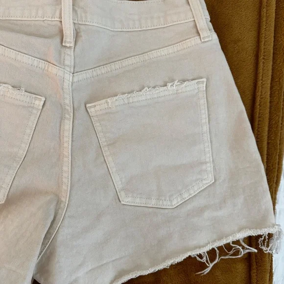 Universal Thread Cream High Waisted Shorts - Picture 4 of 4